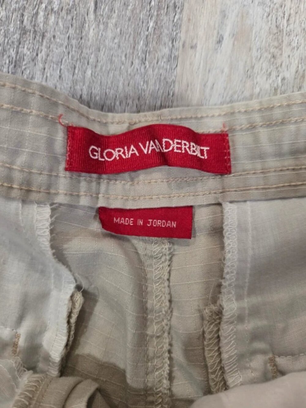 Gloria Vanderbilt Tan Capri Pants Woman's Size 11 - Picture 2 of 4